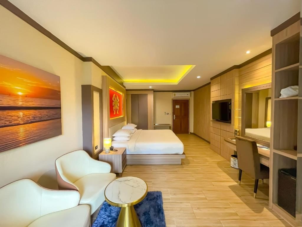 rooms-deluxe-premium-balcony-pool-view