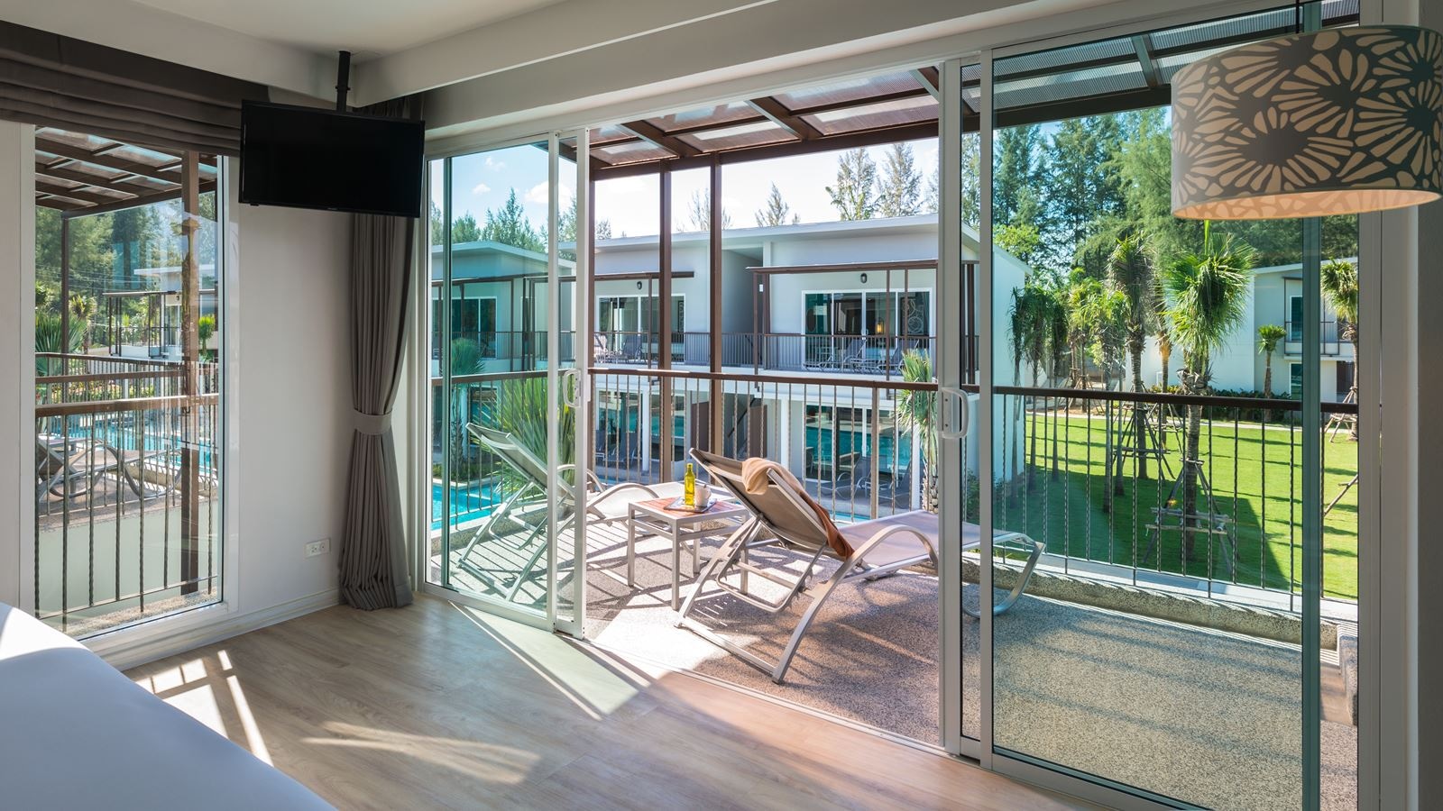 rooms-upper-pool-access