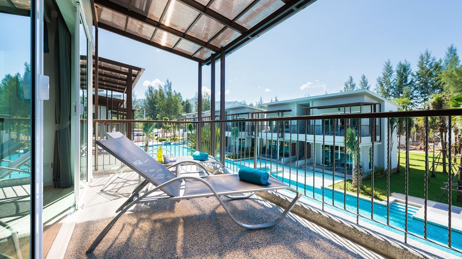 rooms-upper-pool-access