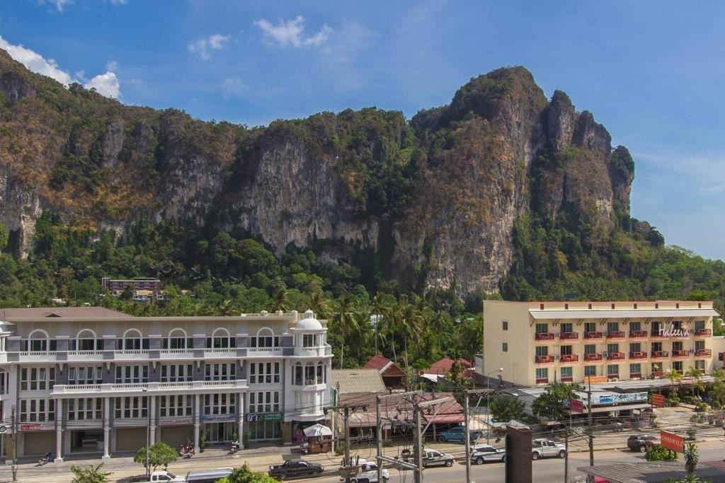 rooms-deluxe-cliff-view