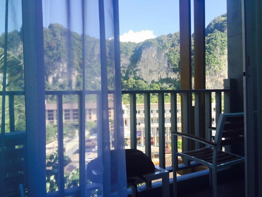 rooms-deluxe-cliff-view