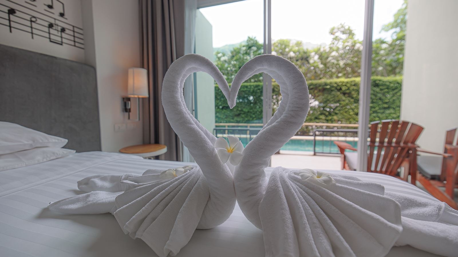 rooms-jazz-pool-access-room