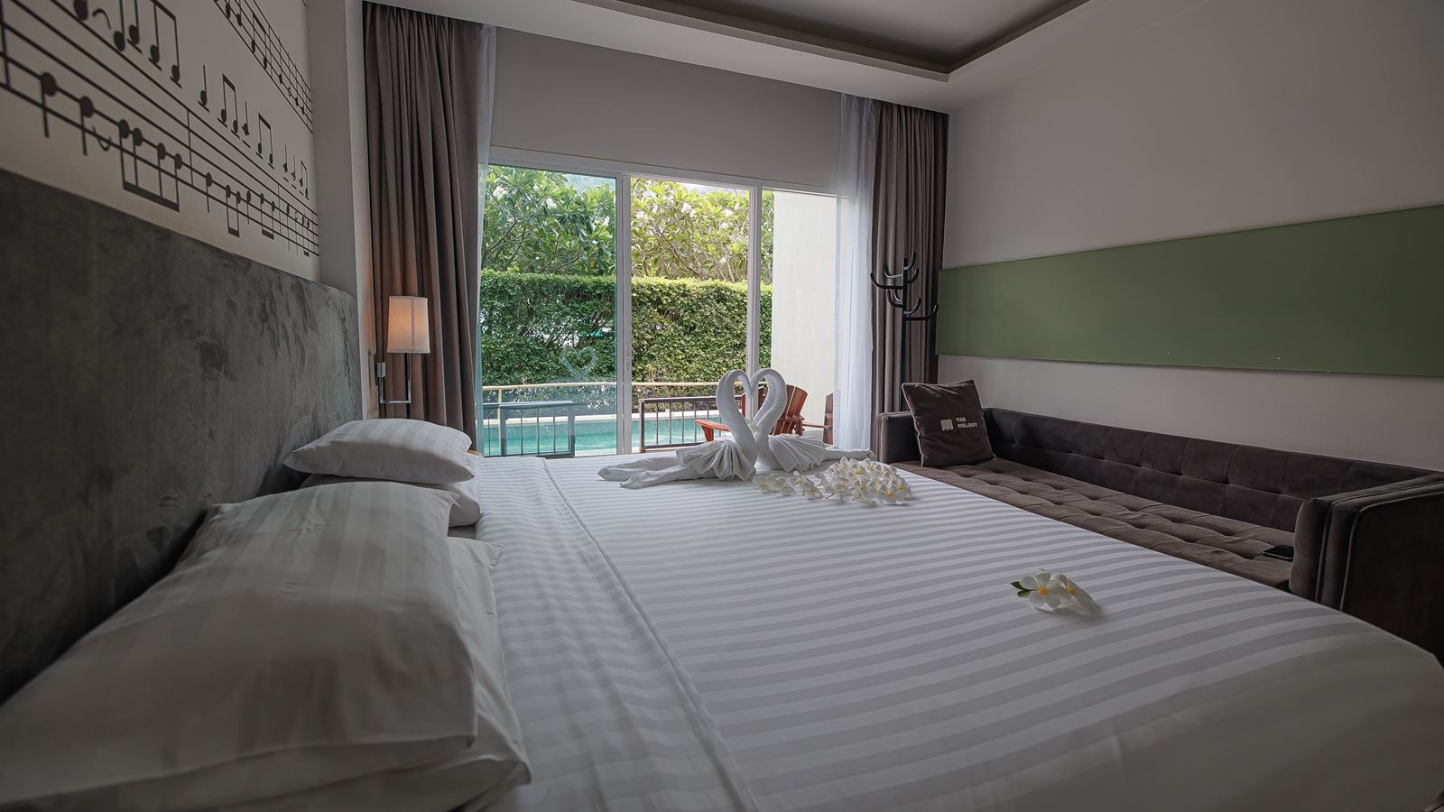 rooms-jazz-pool-access-room