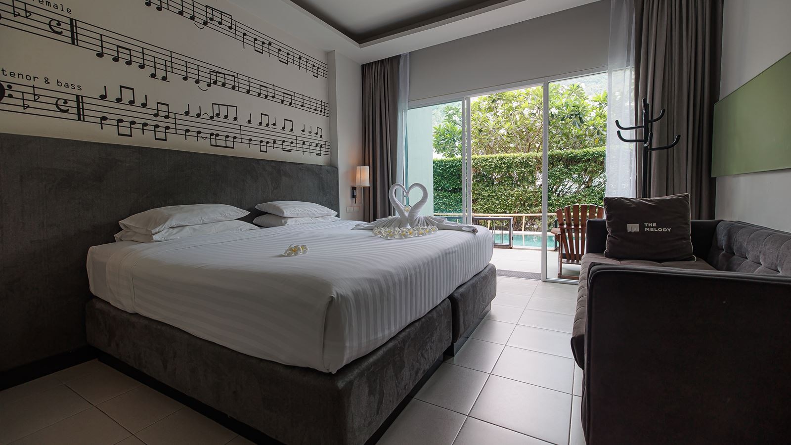 rooms-jazz-pool-access-room