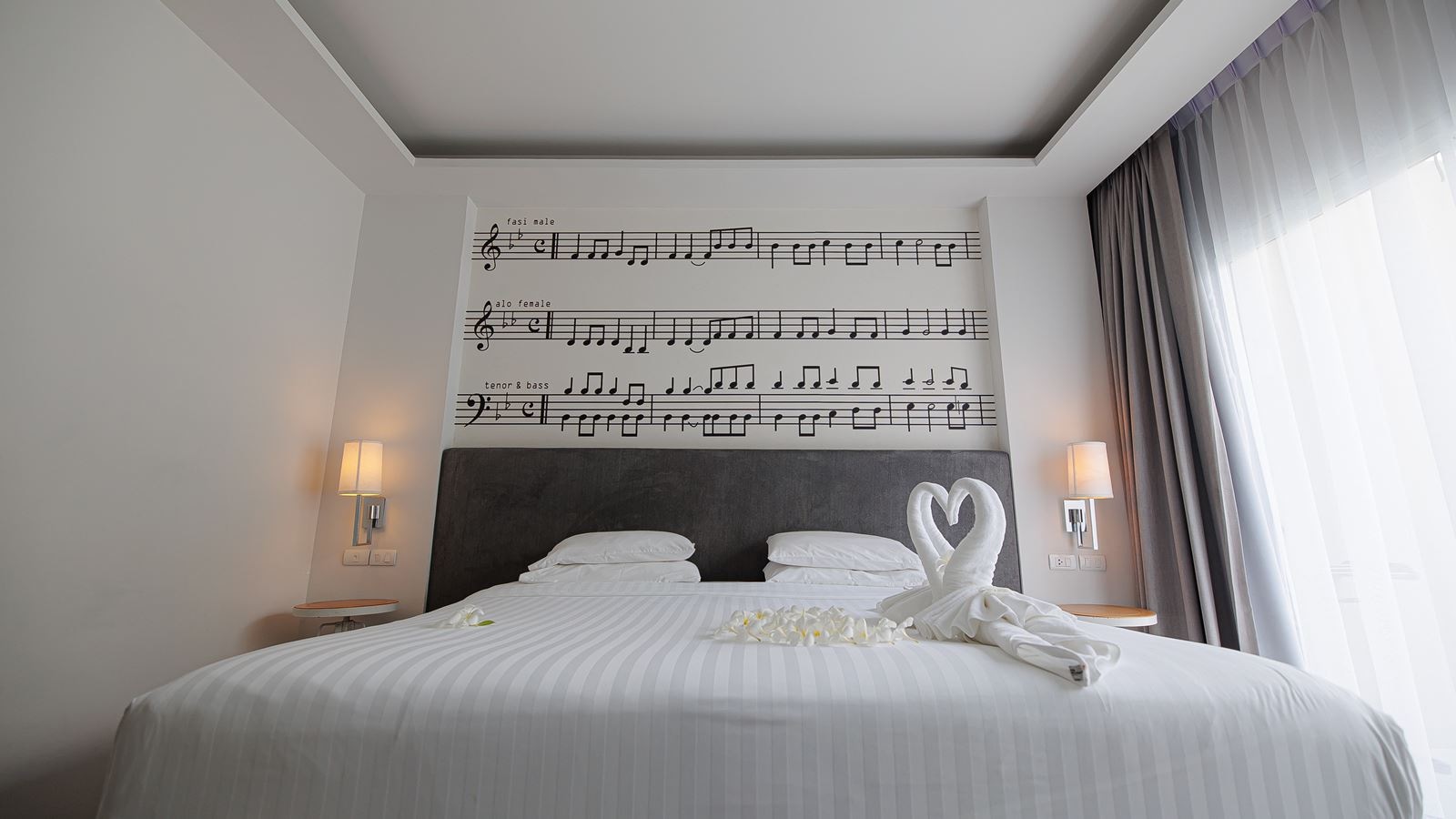 rooms-jazz-pool-access-room