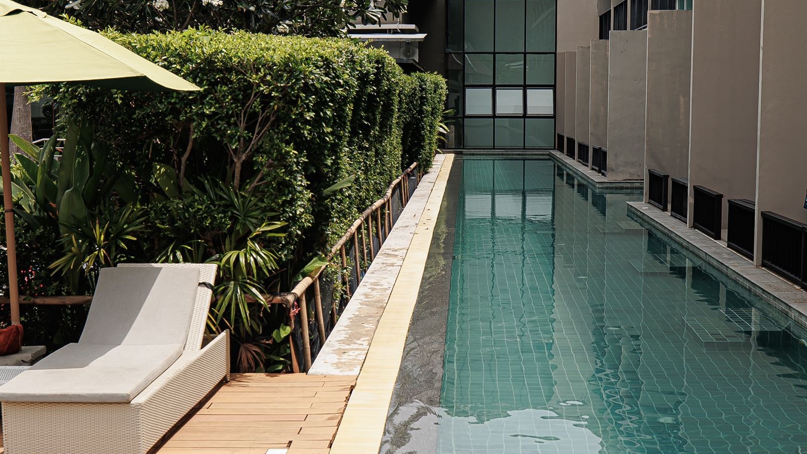 rooms-jazz-pool-access-room