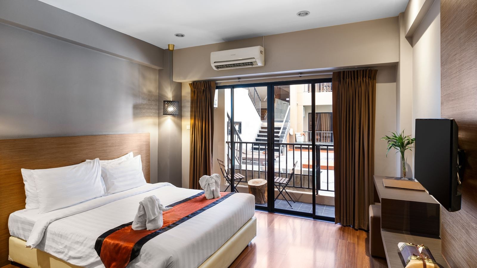 rooms-deluxe-pool-access