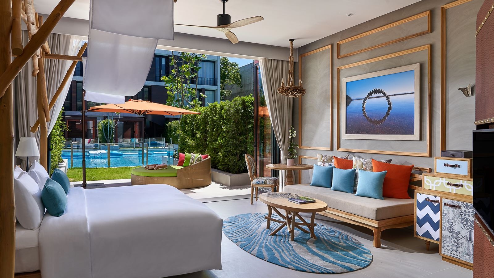 rooms-so-lofty-pool-access