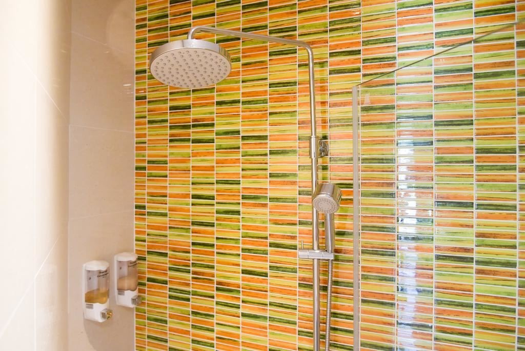 rooms-1-bedroom-suite--child-sharing-bed