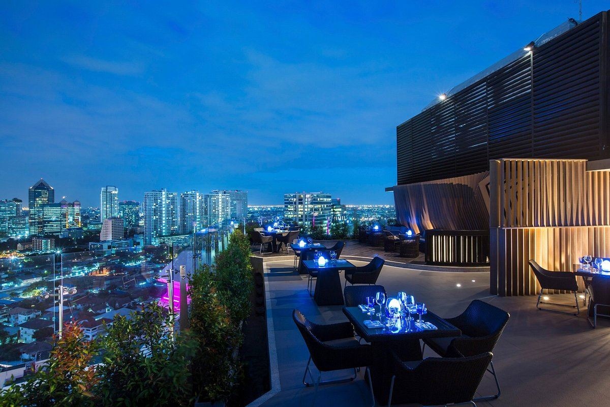 bars-blue-sky-rooftop-bar-and-dining