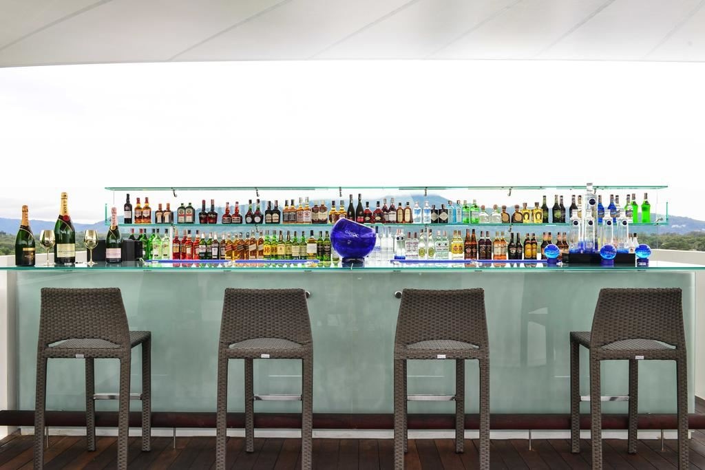 bars-swimup-pool-bar