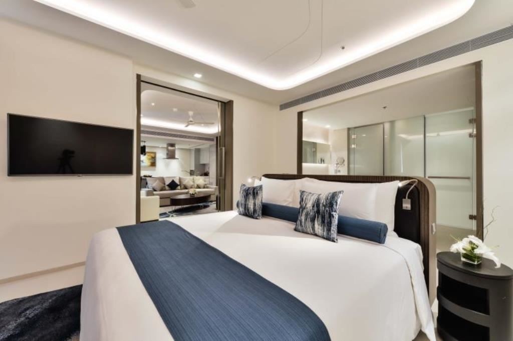 rooms-sky-pool-suite