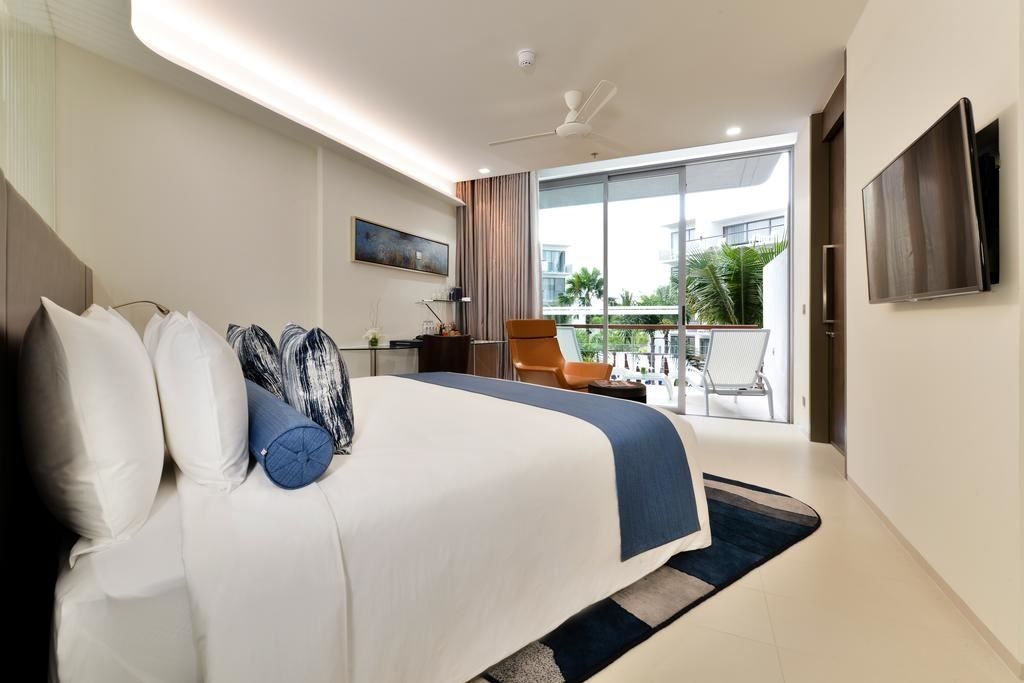 rooms-deluxe-pool-view