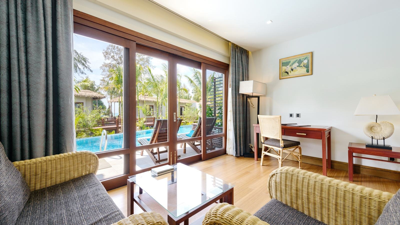 rooms-deluxe-pool-access