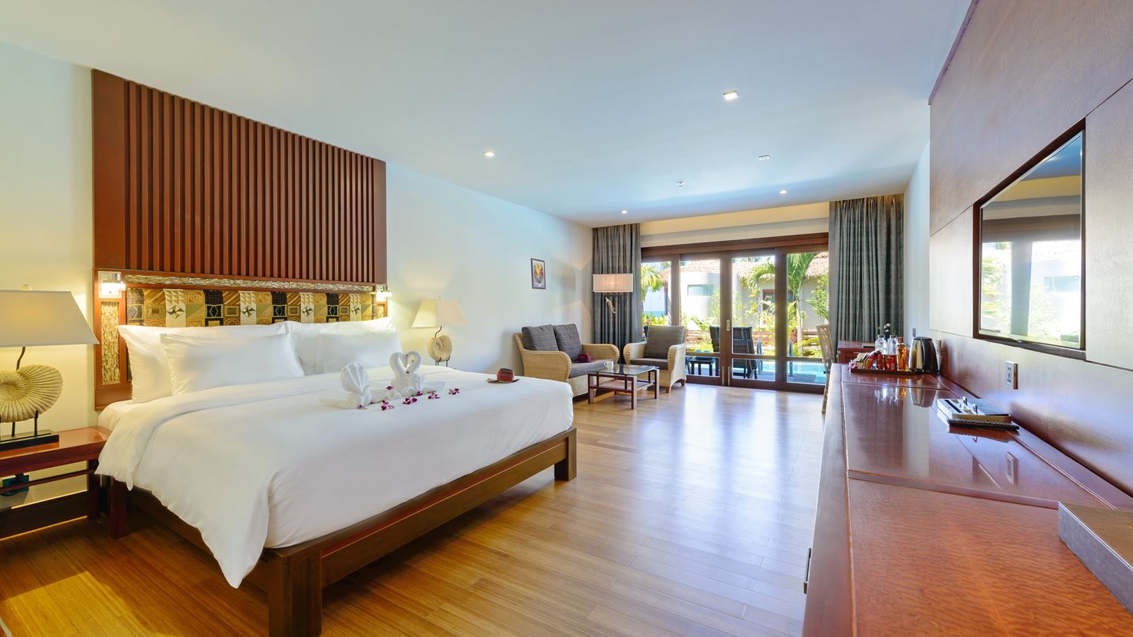 rooms-deluxe-pool-access