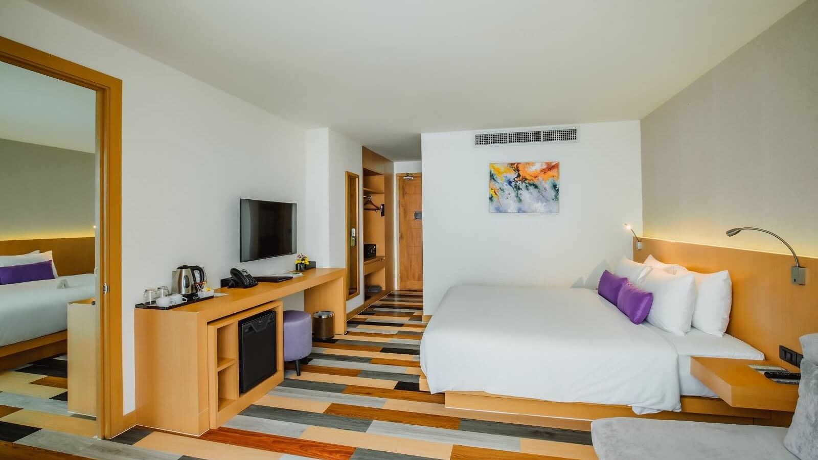 rooms-connecting-city-view