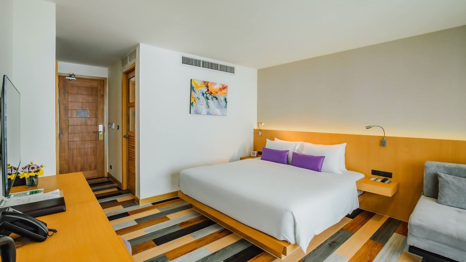 rooms-connecting-city-view