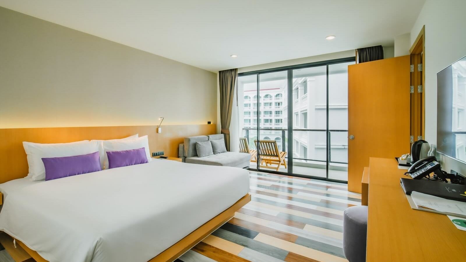 rooms-connecting-city-view