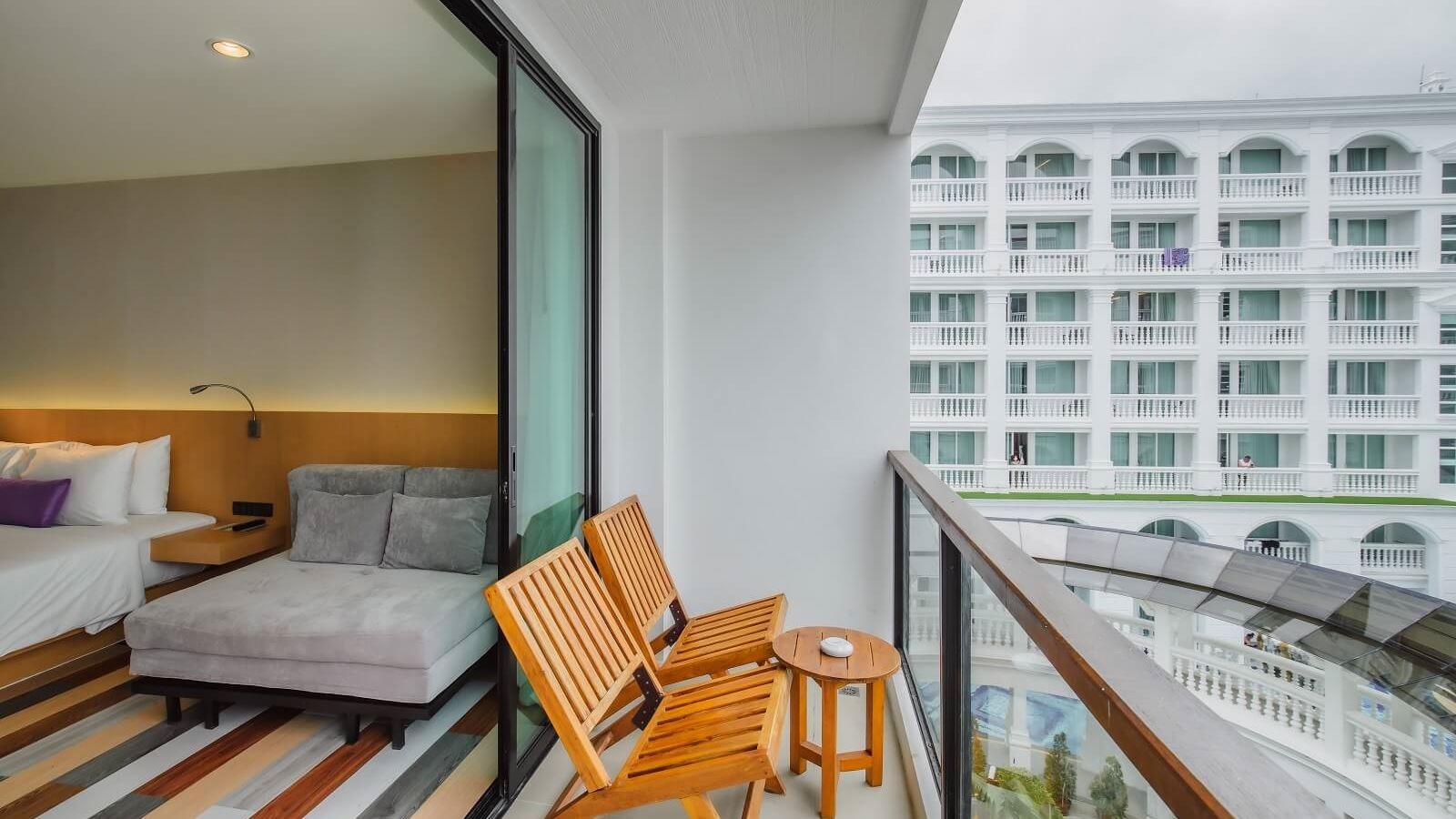 rooms-connecting-city-view