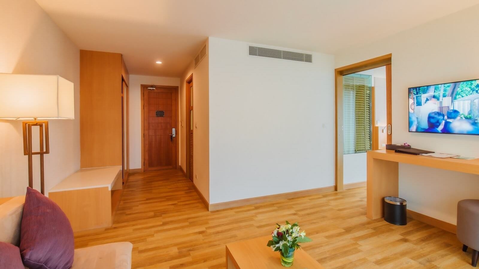 rooms-executive-suite-mountain-view-room