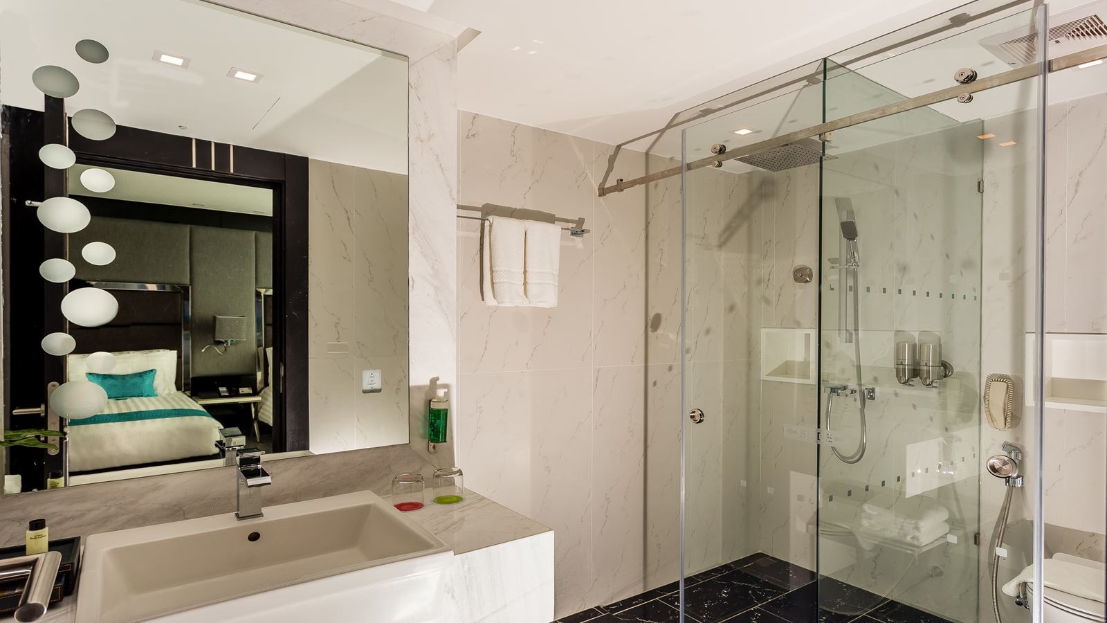 rooms-two-bedroom-corner-suite-ocean-facing