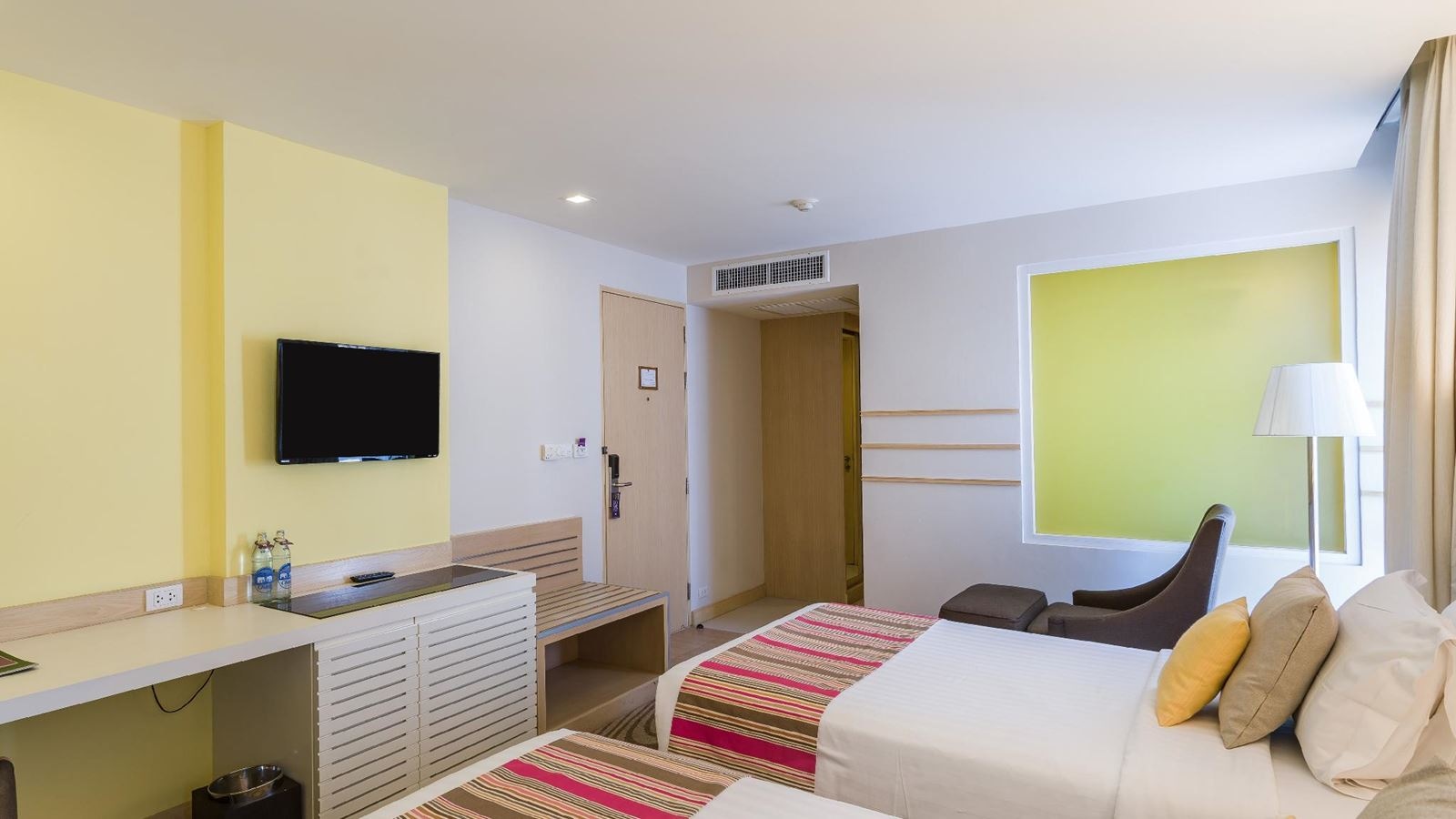 rooms-city-view-deluxe-room