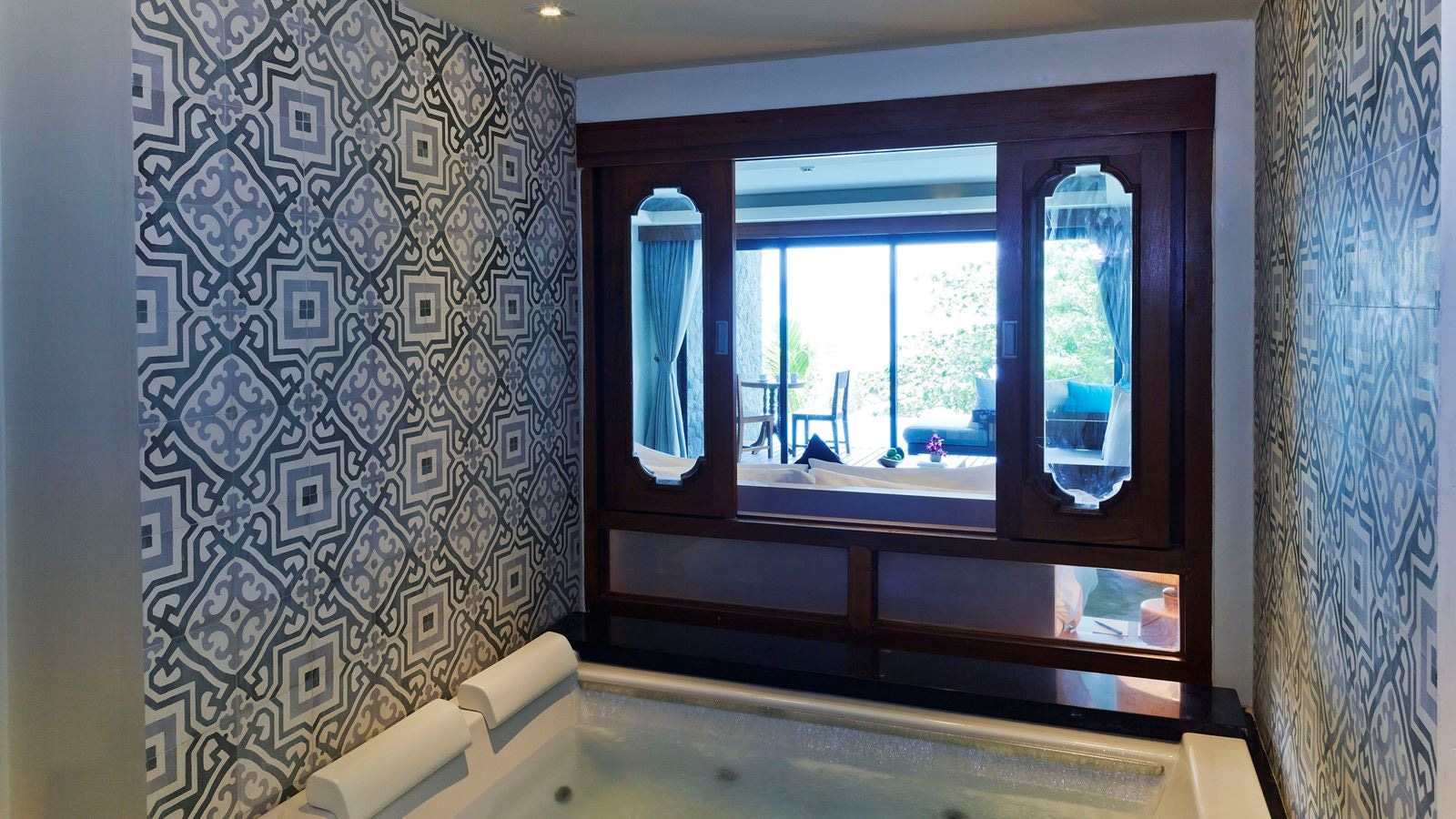 rooms-deluxe-seaview-pool-access