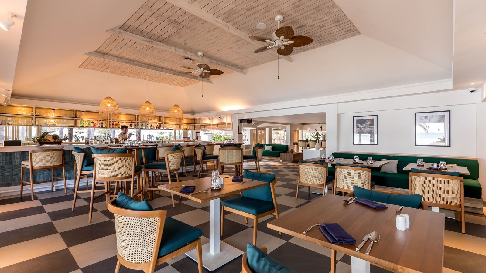 restaurants-edge-water