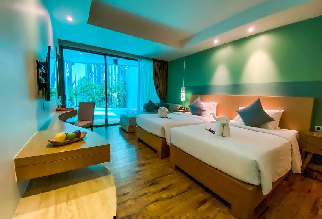 rooms-deluxe-pool-access