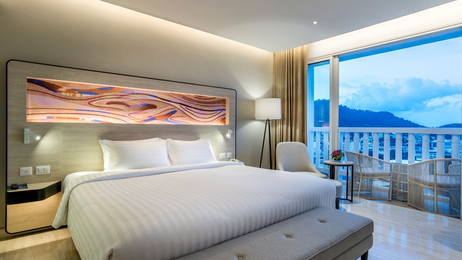 rooms-deluxe-room-with-balcony