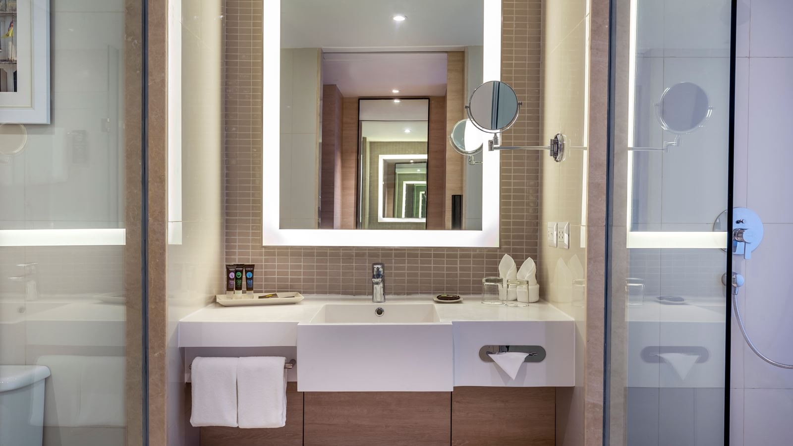 rooms-deluxe-room-with-balcony