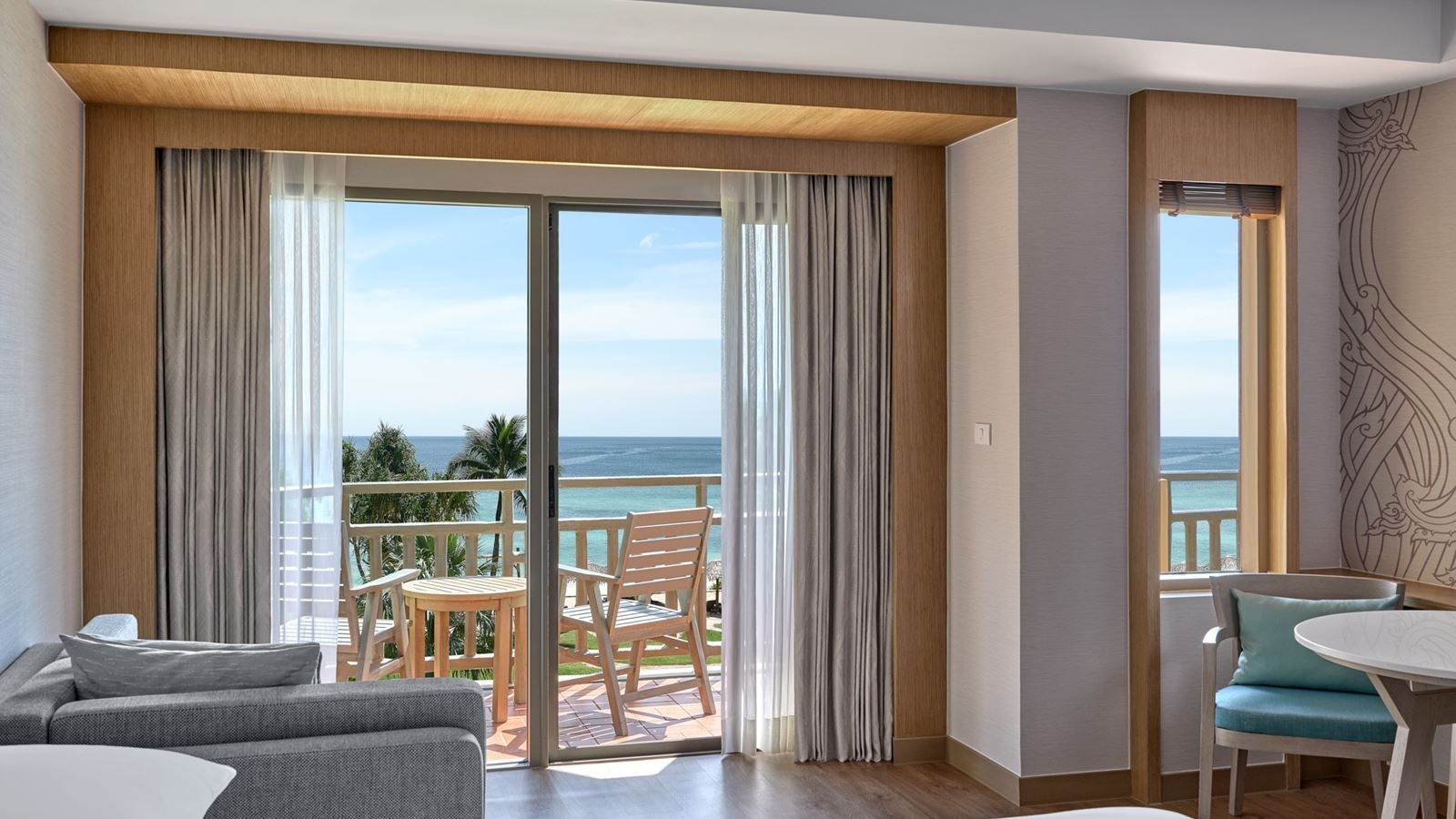 rooms-large-guest-room-ocean-view