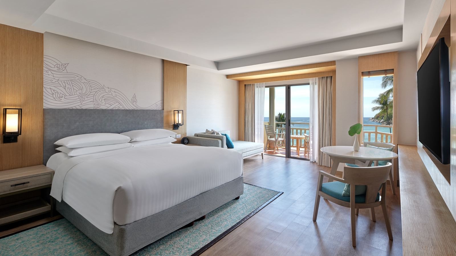 rooms-large-guest-room-ocean-view