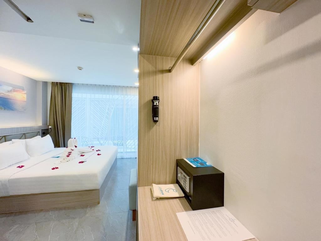 rooms-superior-standard-king-room-balcony