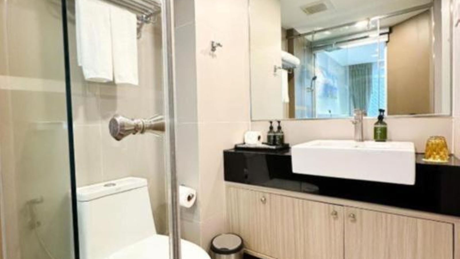 rooms-superior-standard-king-room-balcony