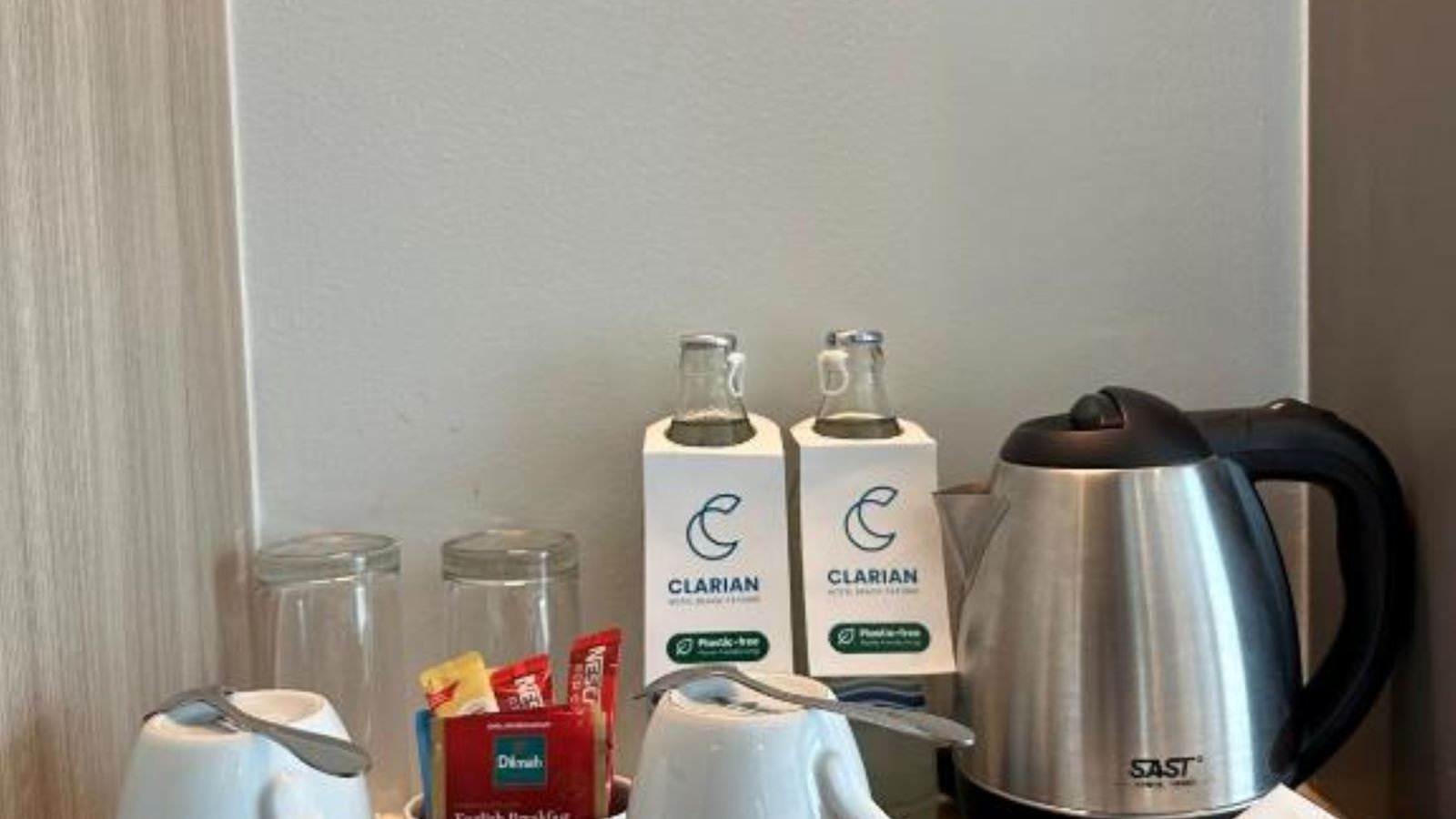 rooms-deluxe-king-balcony-mountain-view