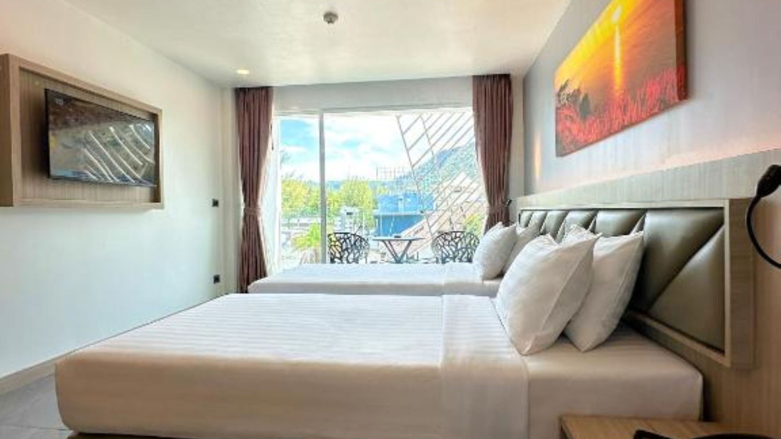 rooms-deluxe-twin-balcony-mountain-view