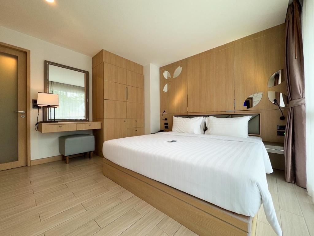 rooms-one-bedroom-suite-city-view