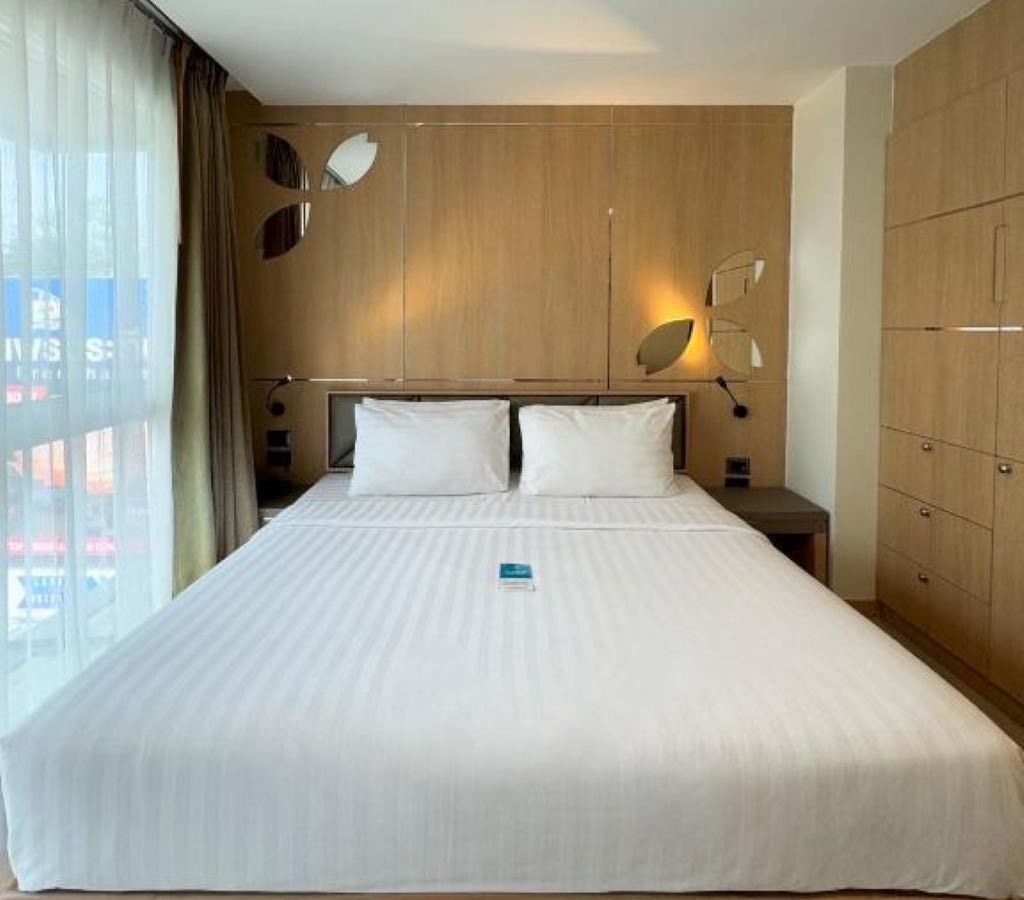 rooms-one-bedroom-suite-city-view