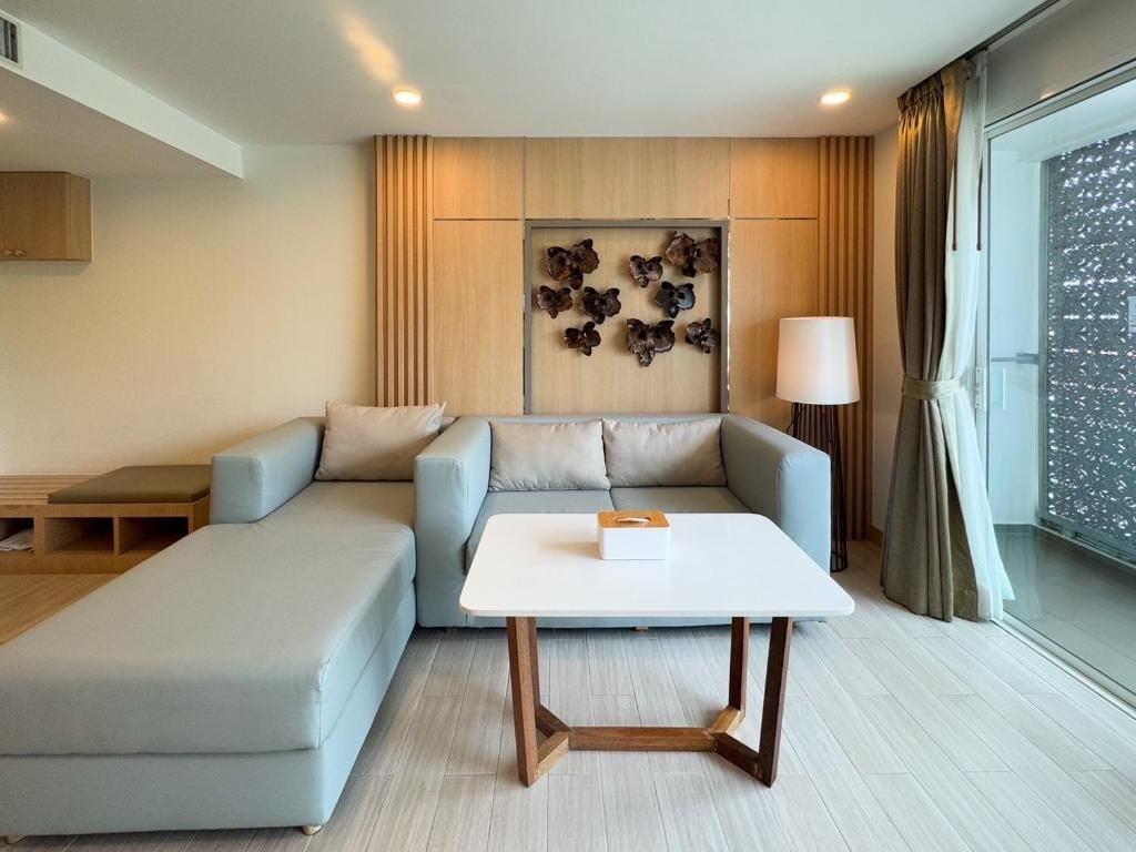 rooms-one-bedroom-suite-city-view