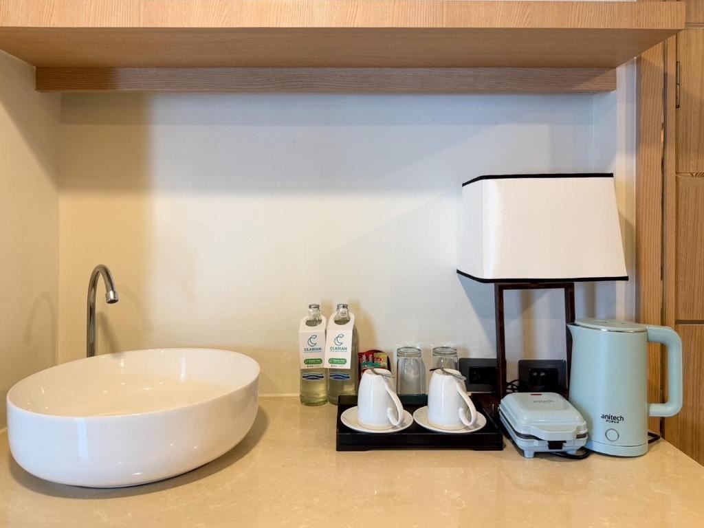 rooms-one-bedroom-suite-city-view