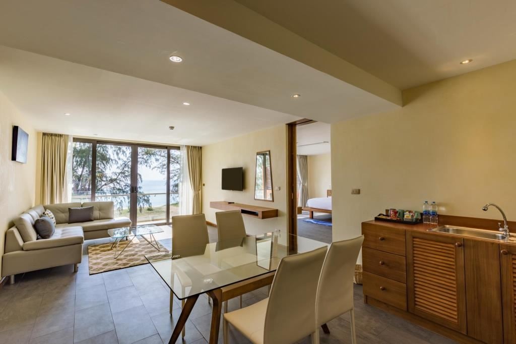 rooms-beach-front-suite