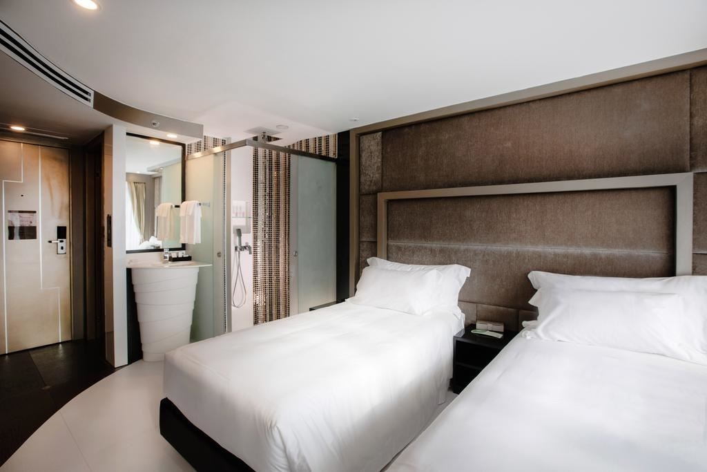 rooms-deluxe-city-view