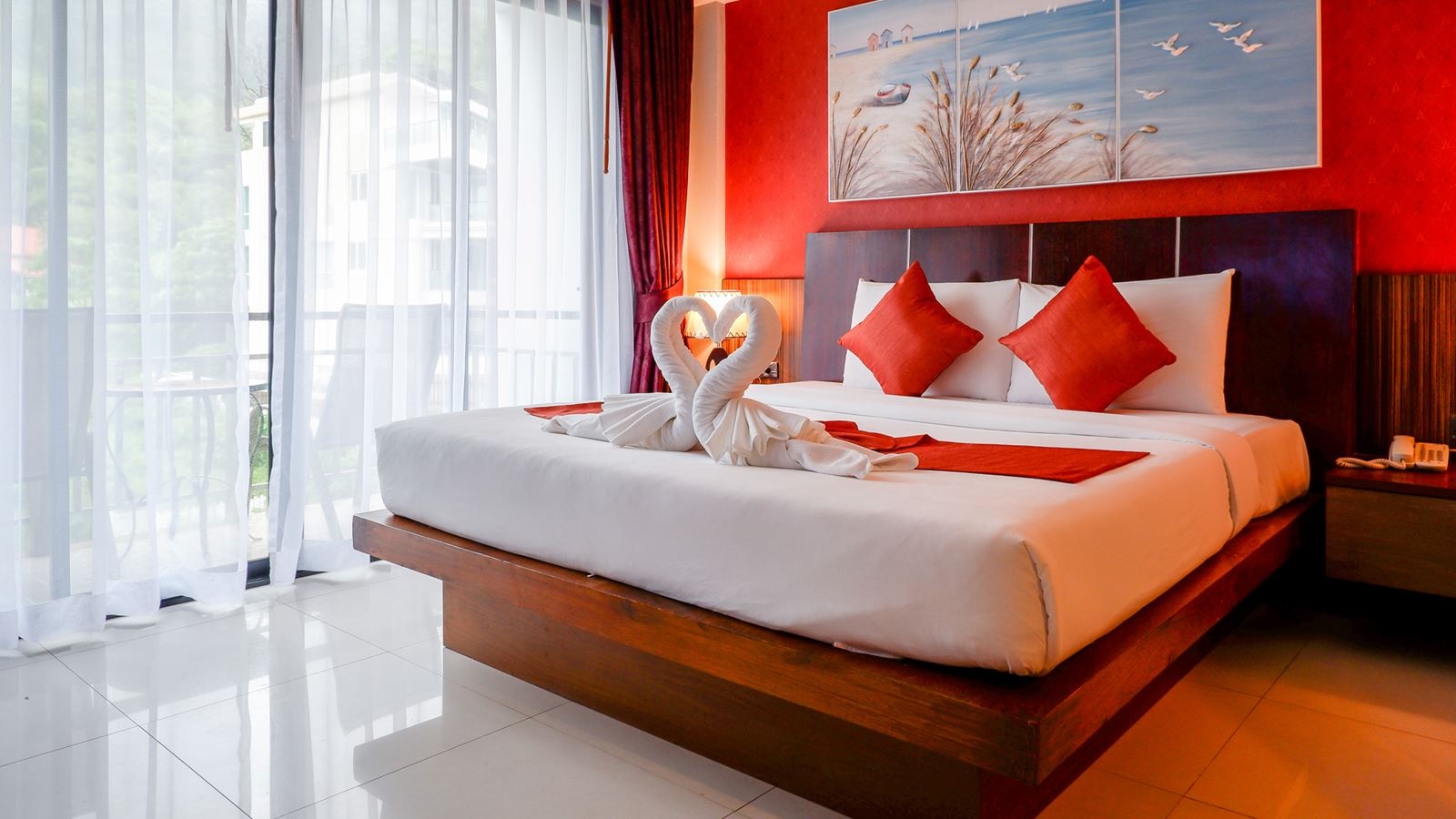 rooms-deluxe-pool-view-room