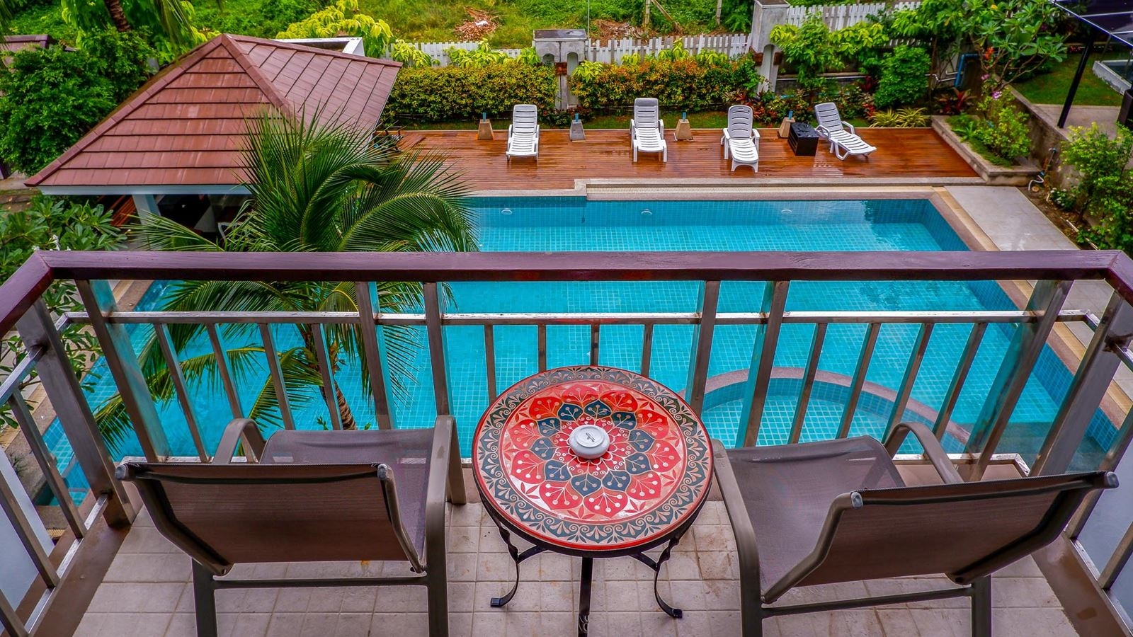 rooms-deluxe-pool-view-room