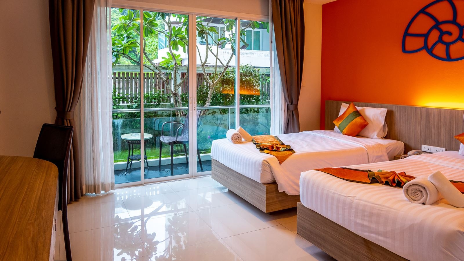 rooms-deluxe-charming-room