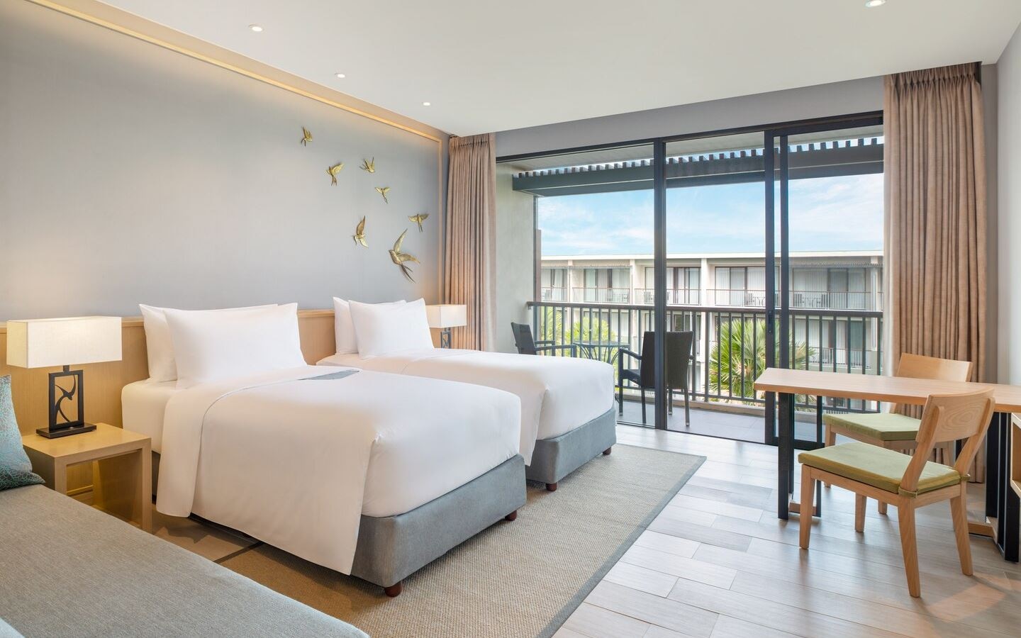 rooms-guest-room-pool-view