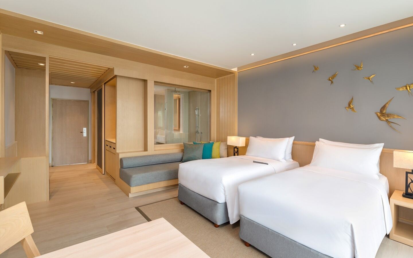 rooms-guest-room-pool-view