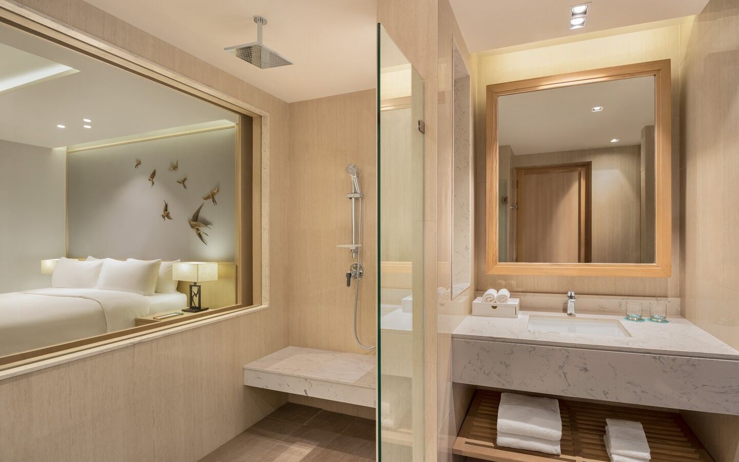 rooms-family-guest-room-pool-view