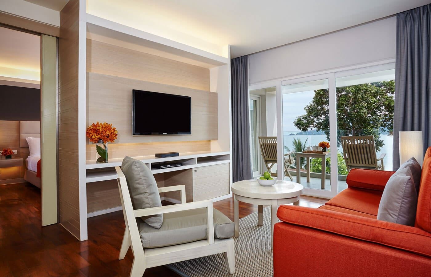 rooms-junior-suite-ocean-front-balcony